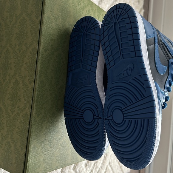 Jordan 1 Retro High OG (GS) ***BRAND NEW*** - Picture 5 of 6